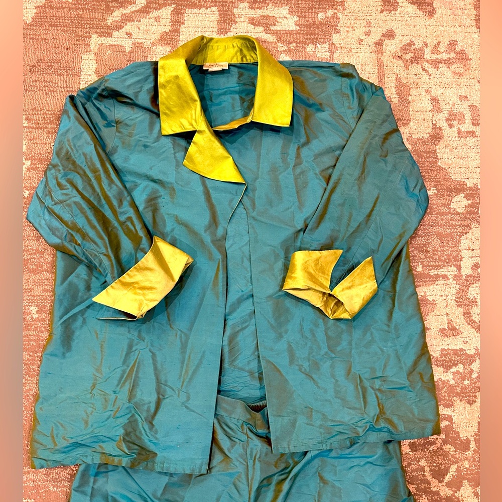 WOMEN'S NEIMAN MARCUS EXCLUSIVE JACKET W/ PANTS SIZE 2X, 100% SILK, Great Cond